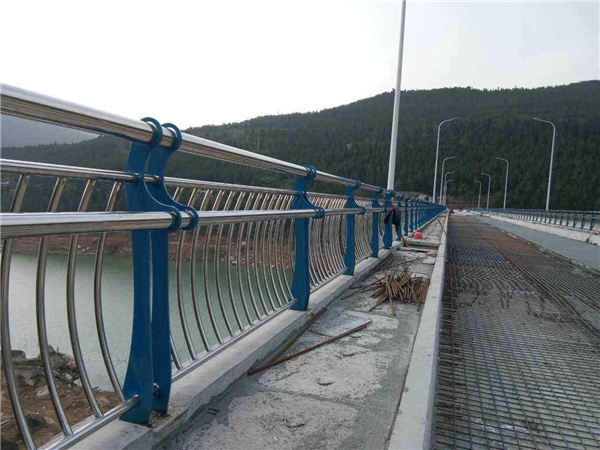 黄山不锈钢桥梁护栏的特点及其在桥梁安全中的重要作用