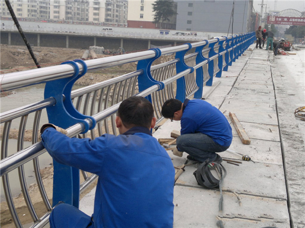 黄山不锈钢河道护栏的特性及其在城市景观中的应用