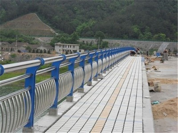 黄山不锈钢桥梁护栏是一种什么材质的护栏