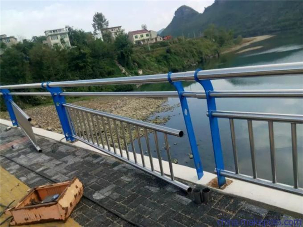 黄山不锈钢复合管护栏是一种卓越的防护材料